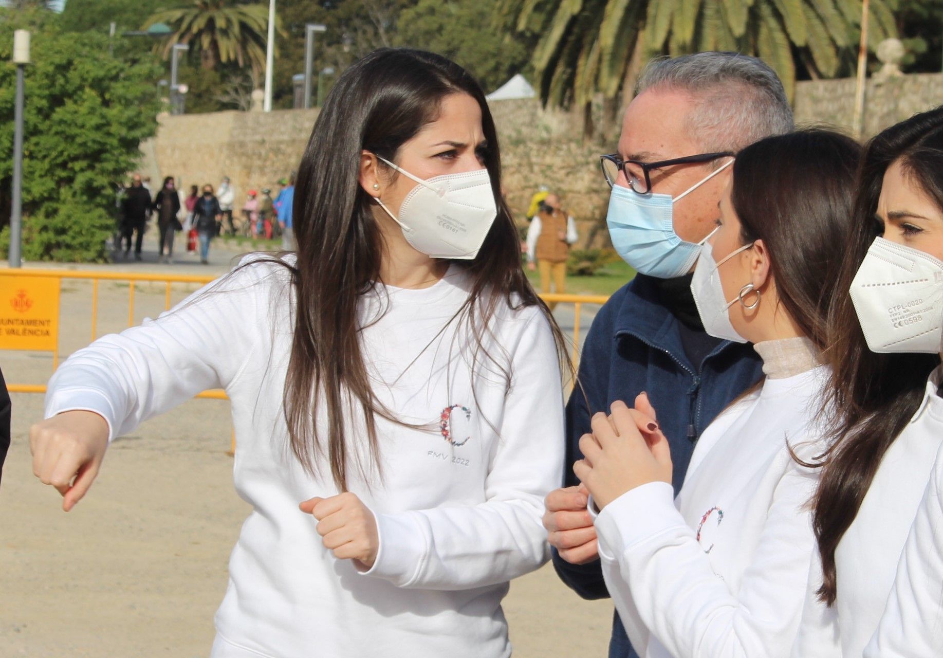 Carmen y la corte mayor recuperan la agenda de Fallas 2022 con el juego del "canut"