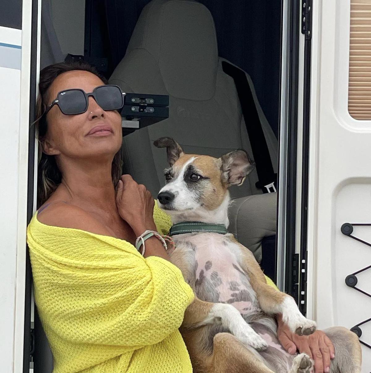 Beige es la perrita de María Patiño
