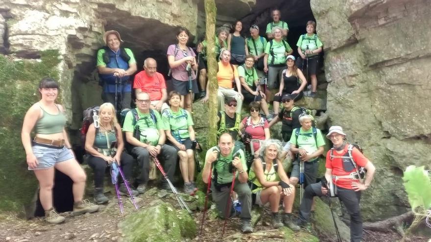 La Colla Excursionista de Vilanova del Camí fa una ruta circular als Avencs de la Febró