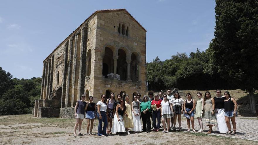 "Al ver las montañas de Asturias siento algo que no conocía de mí": la "reconexión" de los nietos de los emigrantes a América