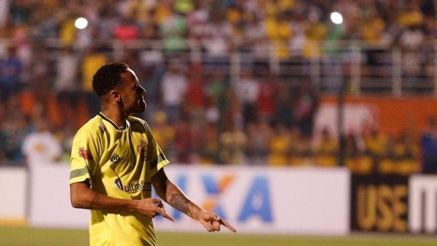 Neymar se luce en un partido contra Robinho