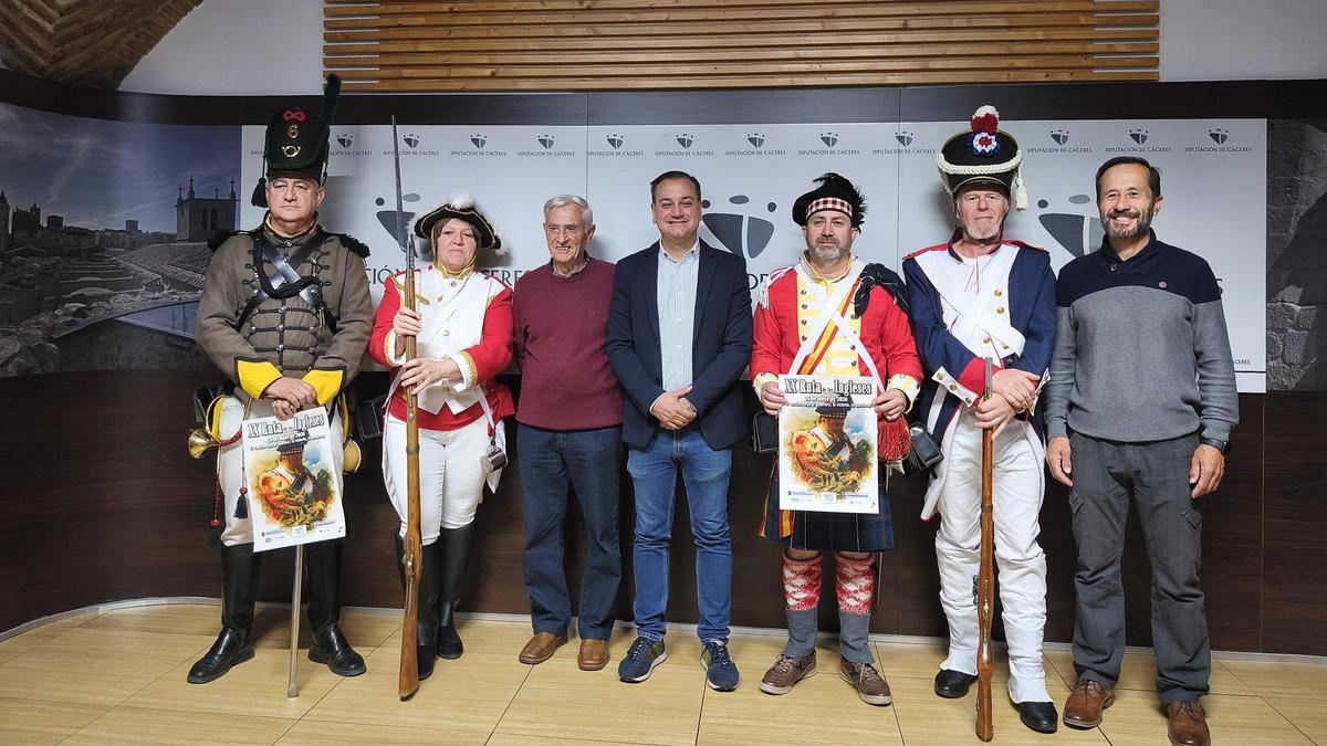 Romangordo celebra 20 años de la Ruta de los Ingleses con un desfile nocturno de 6.000 velas