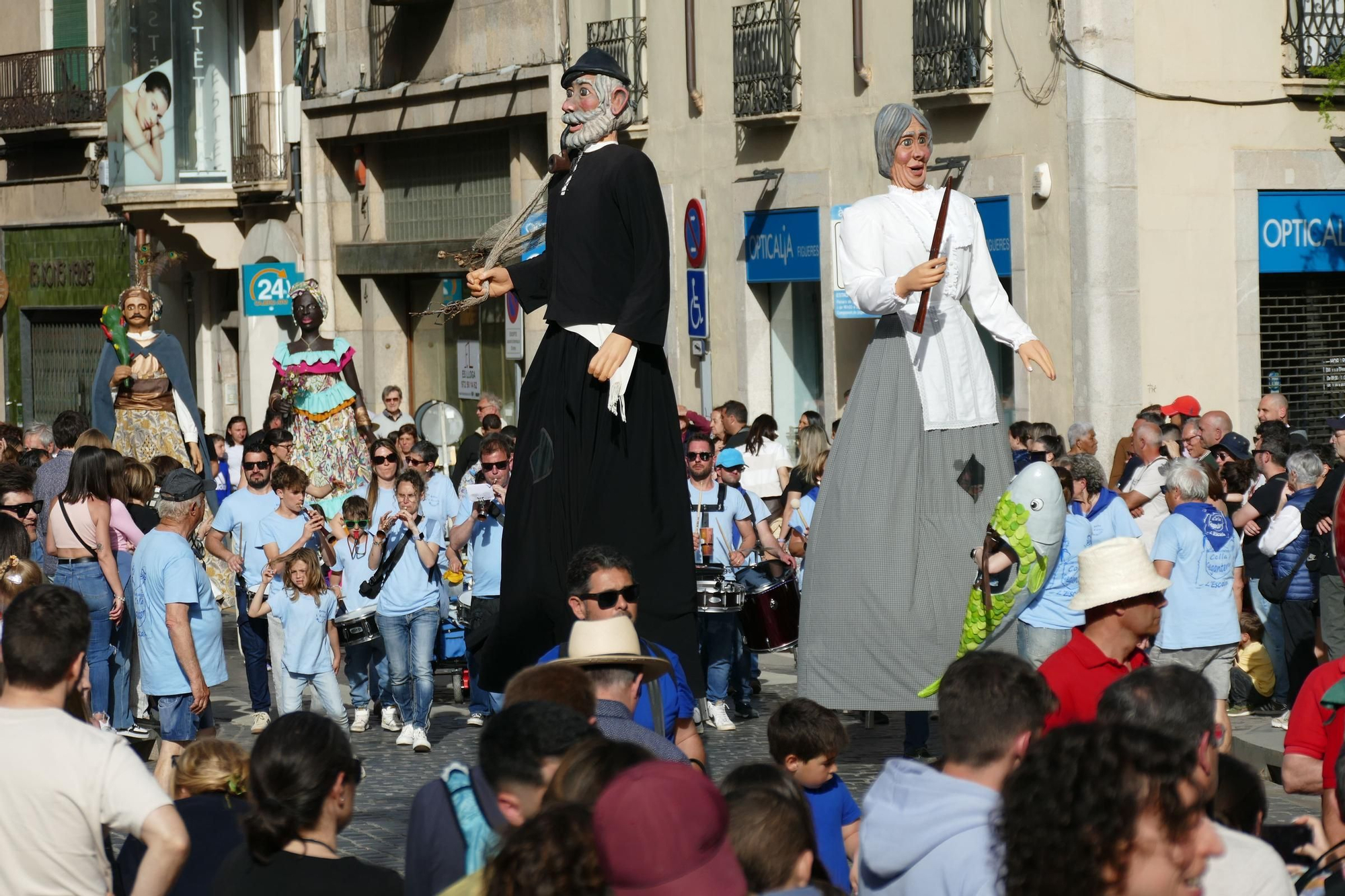 La trobada gegantera de la Diada de Santa Creu celebra els 30 anys dels Amics dels Gegants de Figueres