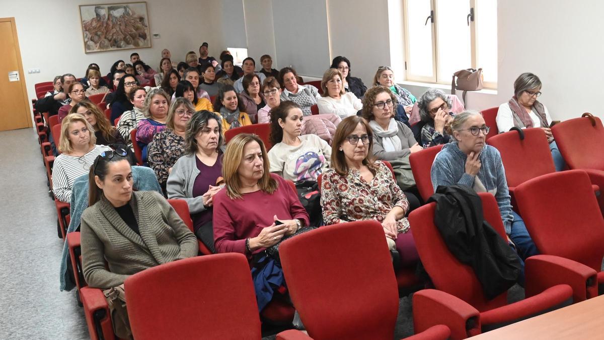 Delegadas de UGT del sector del manipulado de cítricos, este viernes en Castelló.