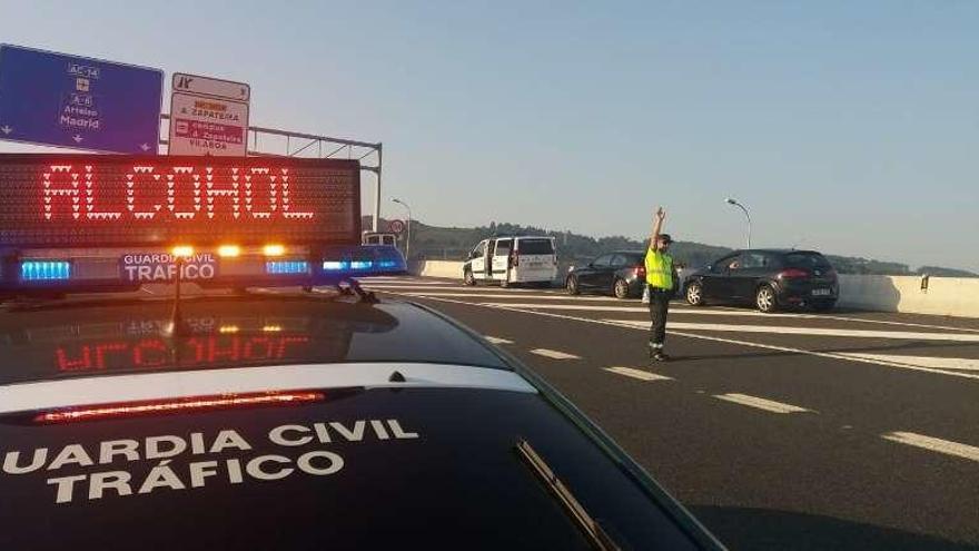 Control de Guardia Civil de Tráfico en San Juan.