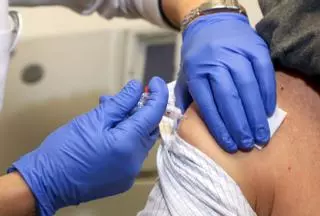 La vacunación contra la gripe y el COVID arrancará en Galicia el 25 de septiembre