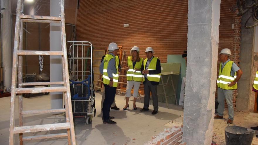 Ruiz Espejo y Ana Isabel González, delegada de Salud, visitaron el centro de salud de Carranque.