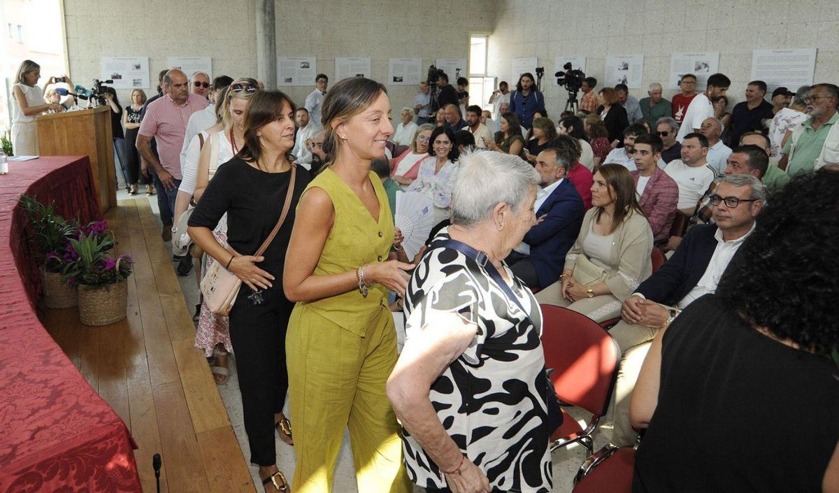 La representación socialista, 
abandona el salón de actos.
|  Bernabé/ Javier Lalín