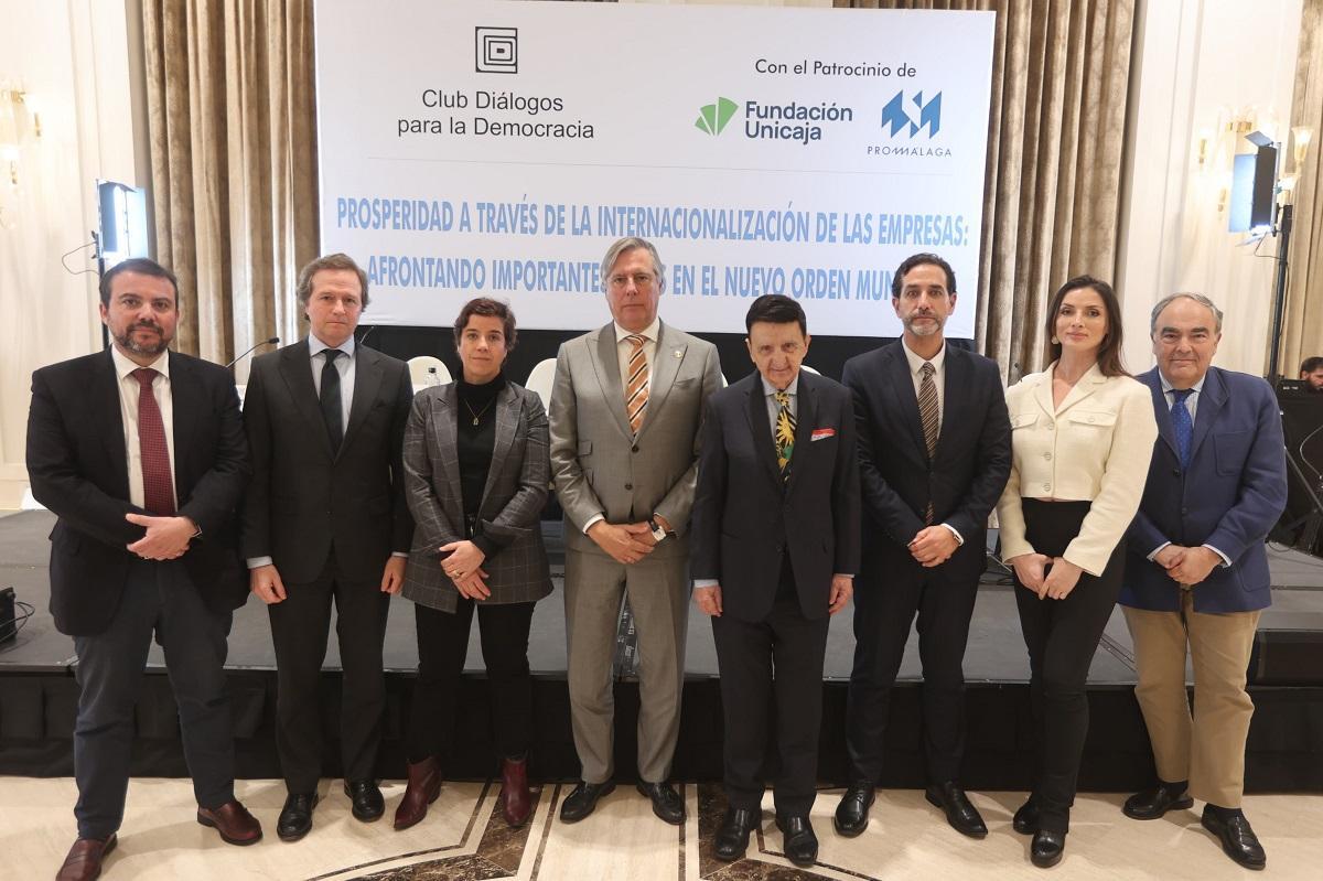 Los participantes en el desayuno informativo organizado por el Club Diálogos para la Democracia.