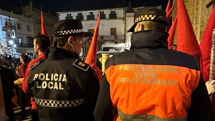 Salvan la vida a un hombre en la Semana Santa del Puerto de Santa María