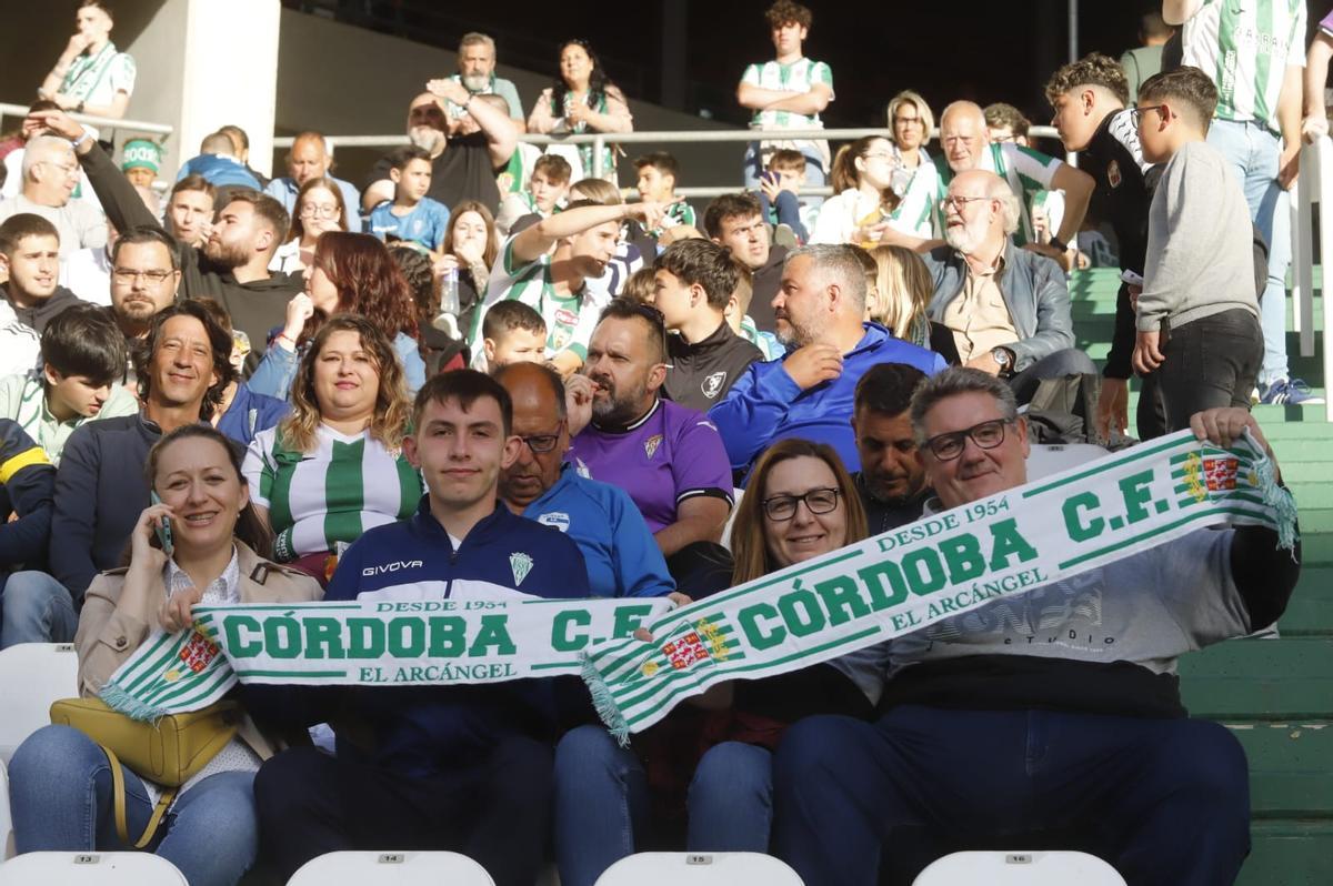Córdoba CF-Cádiz: las imágenes de la afición blanquiverde en El Arcángel Córdoba CF-Cádiz: las imágenes de la afición blanquiverde en El Arcángel