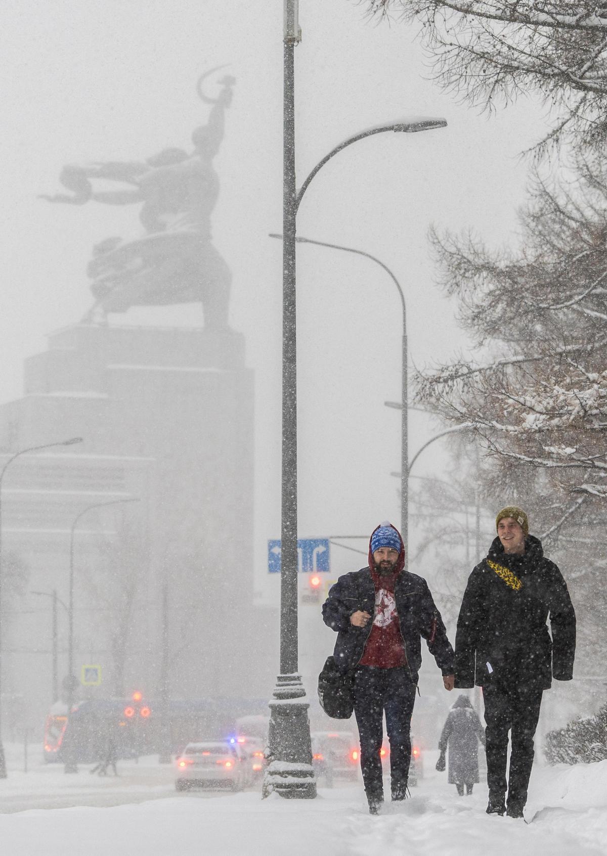 Moscú vive la mayor nevada en 150 años