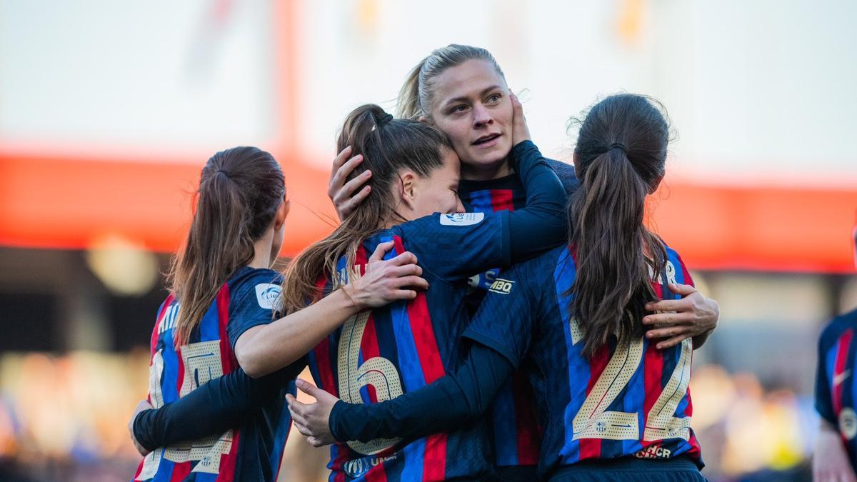 Las jugadoras del Barça celebran el triunfo ante el Betis en la Liga F