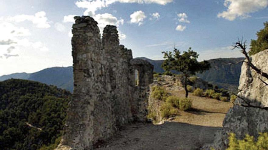 Las torres y murallas del castillo de Alaró, en riesgo de ruina inminente