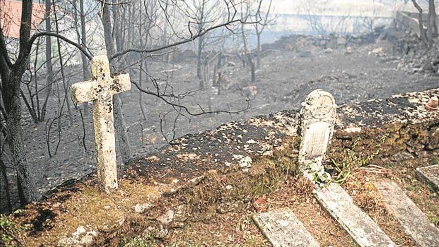 El fuego en Galicia ya no amenaza a las zonas habitadas