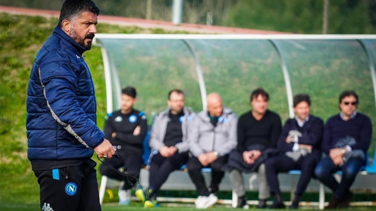 Gattuso dirige el último entrenamiento del Nápoles en su ciudad deportiva, situada en Caserta.