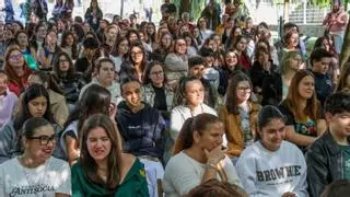 Joana Marcús desata la pasión juvenil por la literatura al paso por Vilagarcía, Cidade de Libro