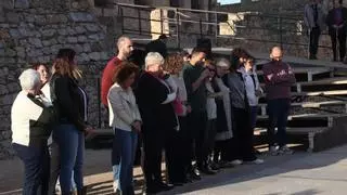 Más de 200 personas condenan el crimen de Bellcaire d'Empordà y claman contra la violencia vicaria
