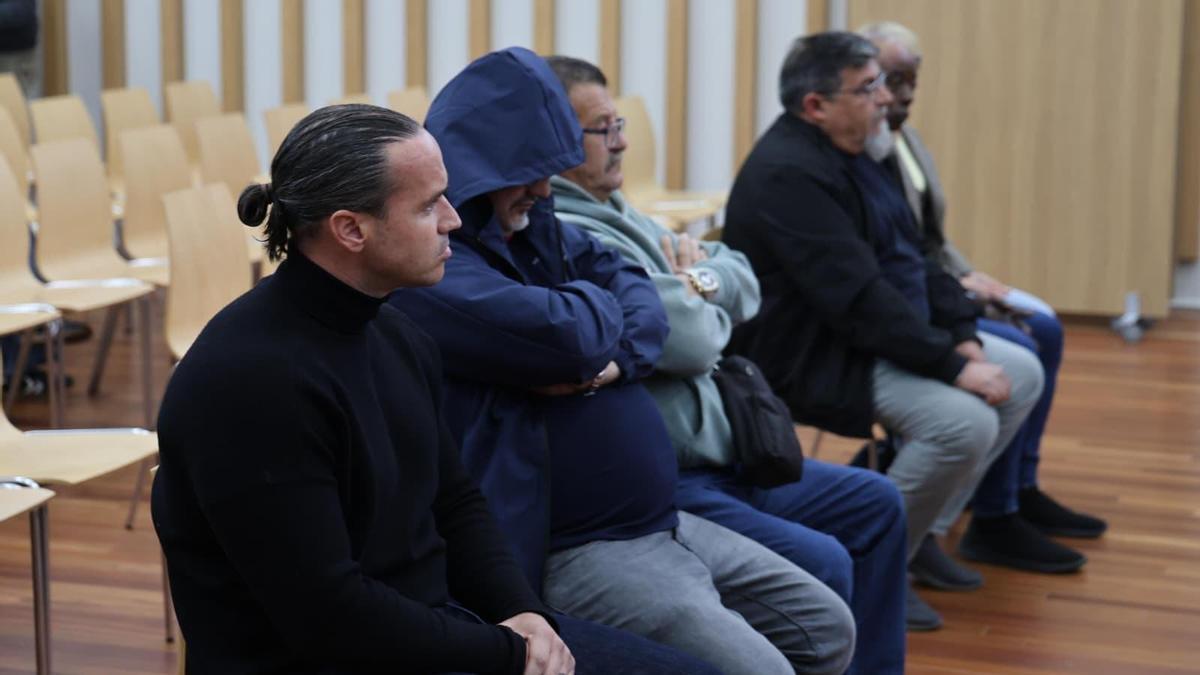 Pablo G., en primer término, en la sesión de esta mañana del juicio por el alijo del «Simione».