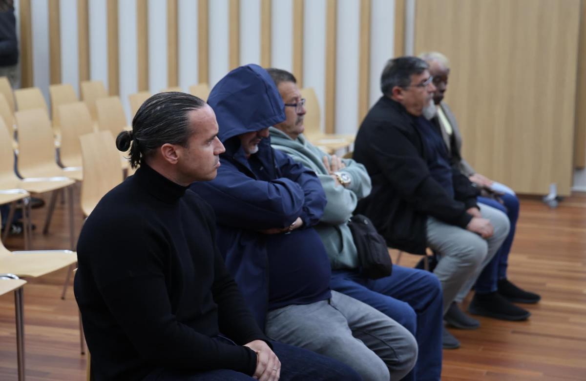 Pablo G., en primer término, en la sesión de esta mañana del juicio por el alijo del «Simione».