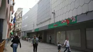 El Pleno de Córdoba da luz verde a que el antiguo Simago albergue un súper, dos tiendas y un restaurante