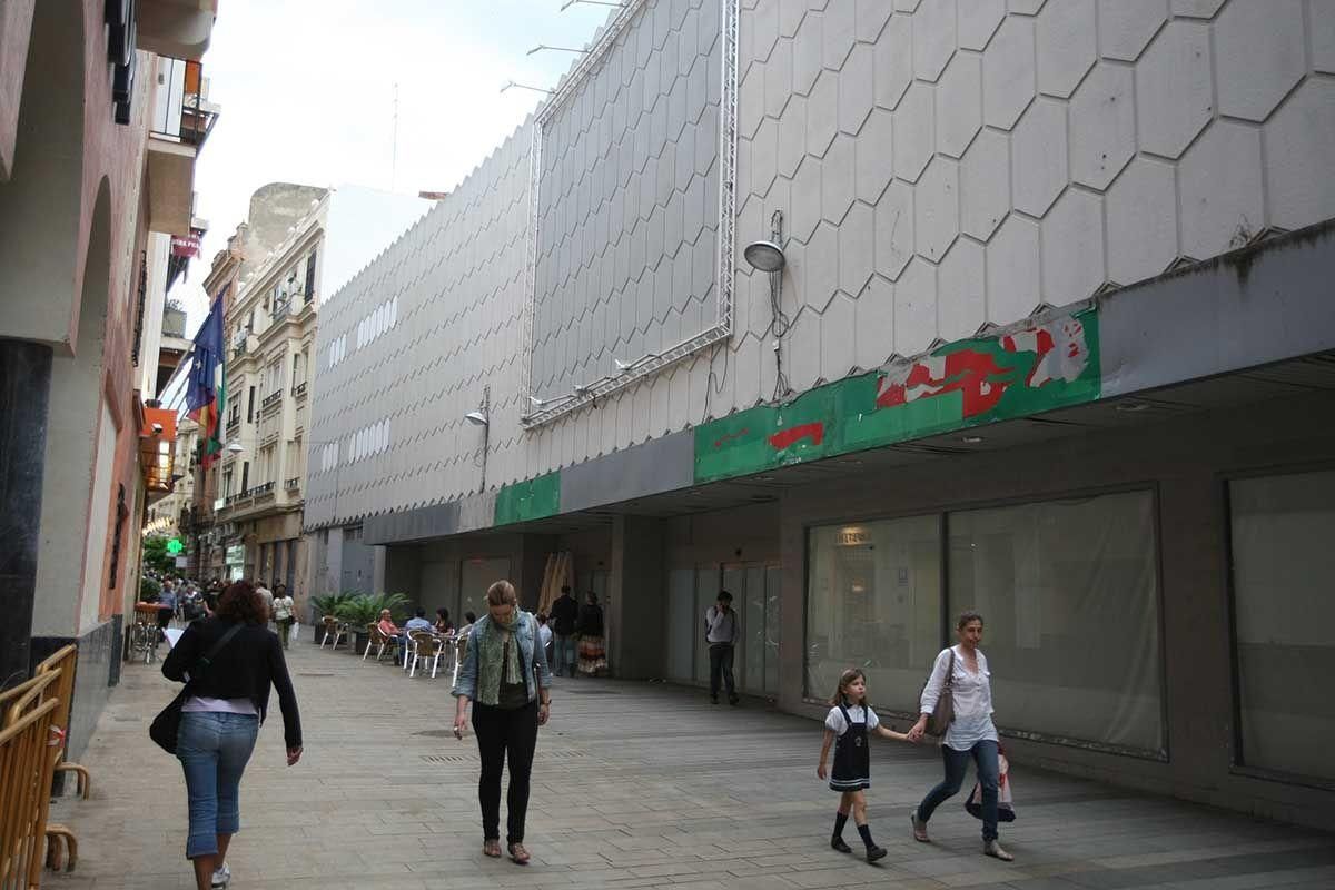 Fachada del antiguo Simago, en la calle Jesús y María.