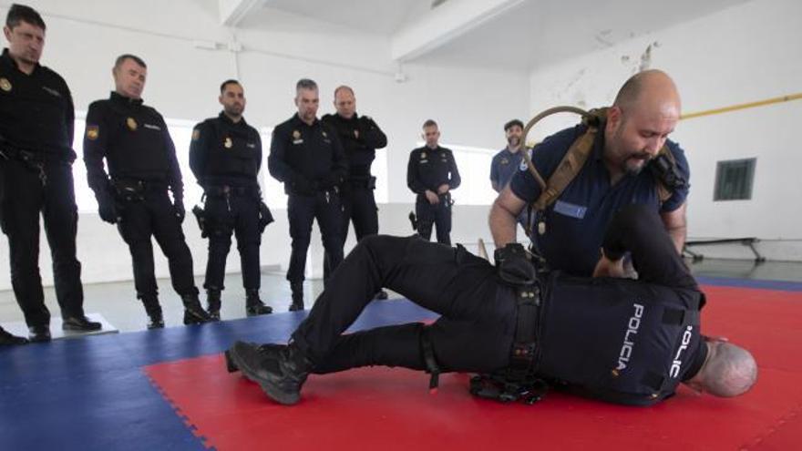 Vídeo: Los agentes de la Policía Nacional se forman en asistencia sanitaria táctica