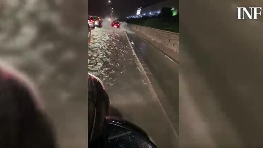 Fuerte tormenta en la Avenida de Elche, en Alicante