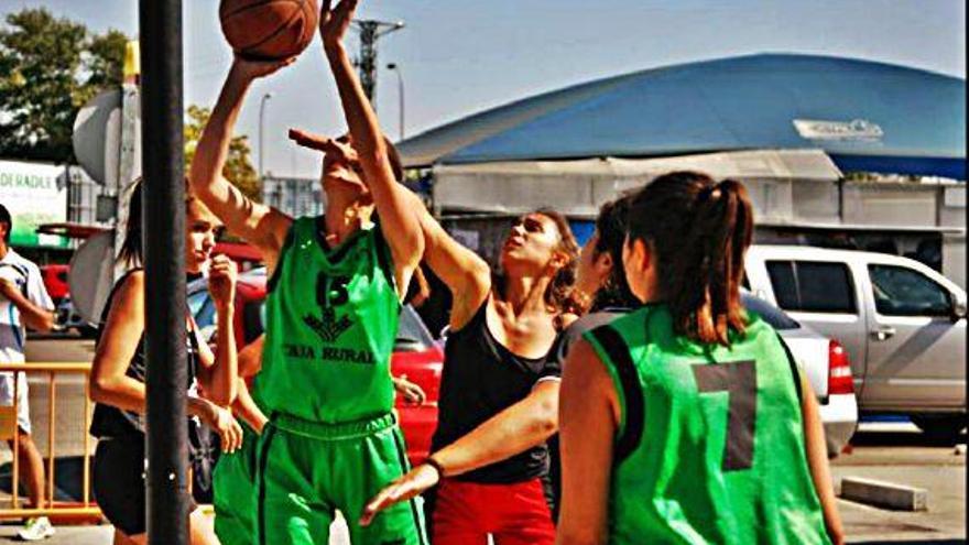 Una imagen de la pasada edición del torneo que será masculino, femenino y mixto.