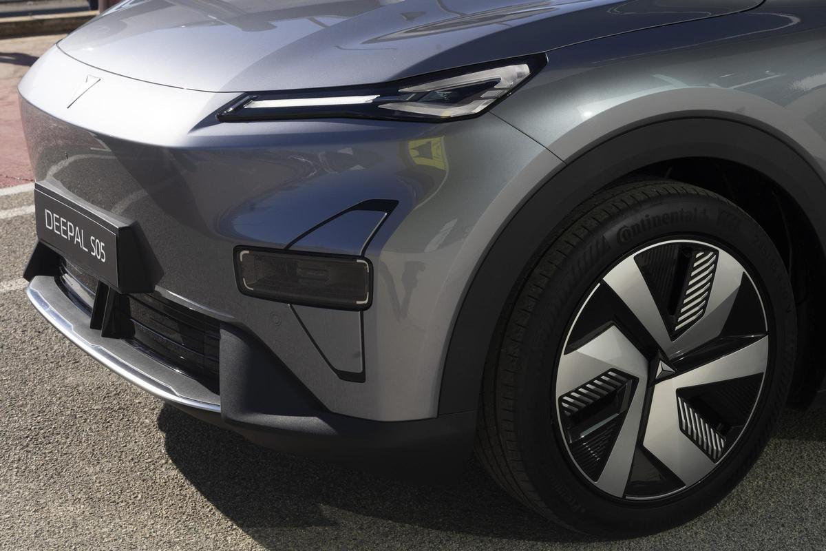 El Deepal S05 destaca por sus proporciones equilibradas: 4,59 metros de largo, tamaño perfecto para moverse por ciudad con soltura