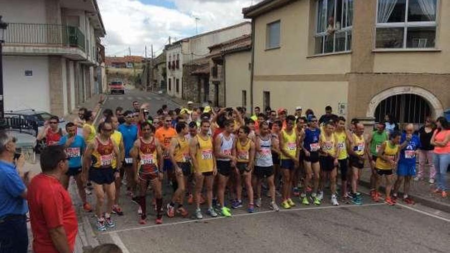 Momento de la salida de la ya tradicional carrera.