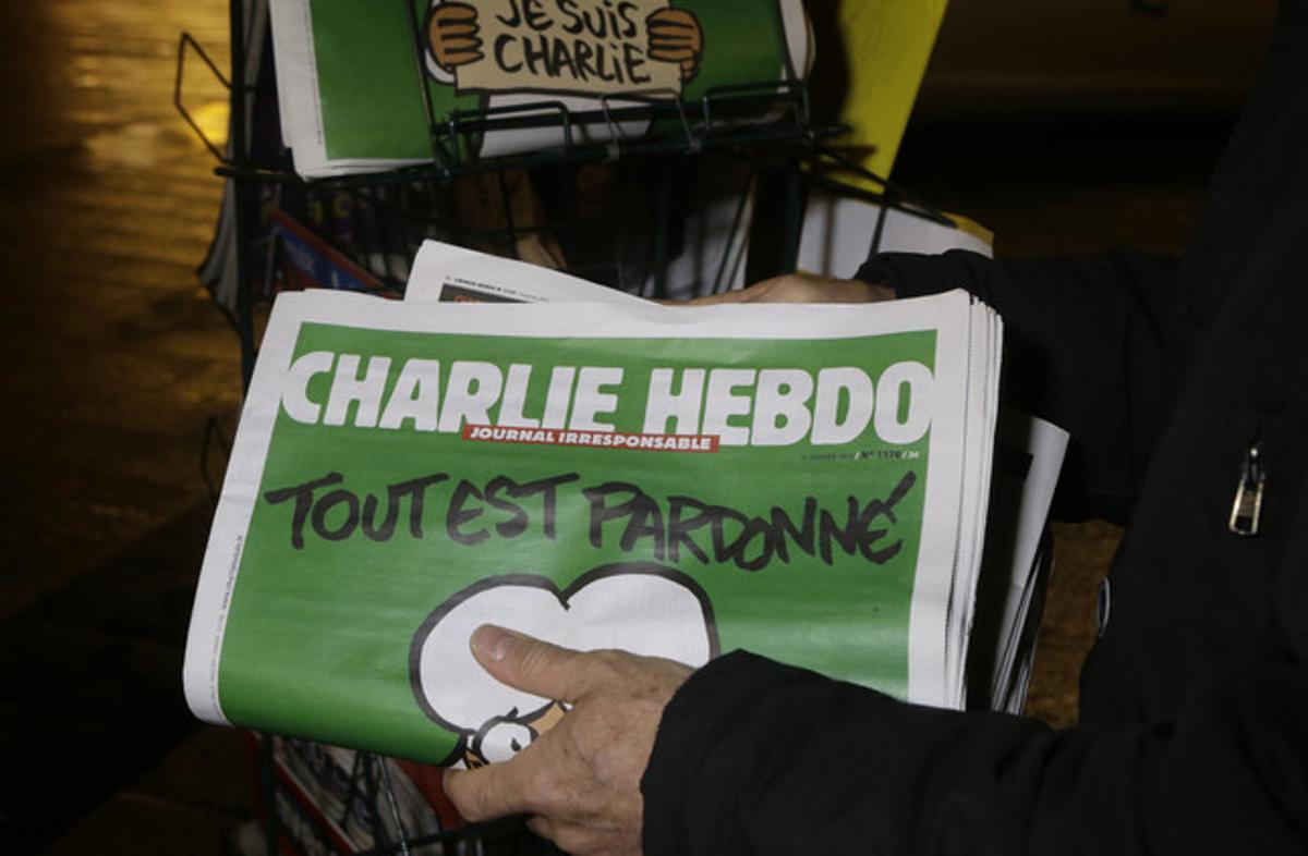 Imatge de l’exemplar de ’Charlie Hebdo’ venut el 14 de gener després de l’atac a la seva seu a París.