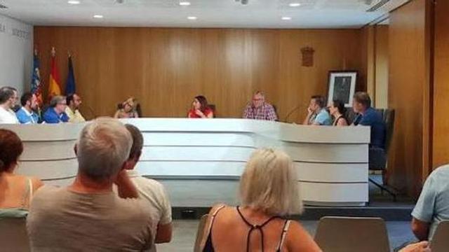 Concejales del Ayuntamiento de Faura, durante un pleno municipal.