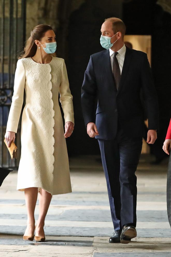Kate Middleton y el príncipe Guillermo intercambian miradas en la abadía de Westminster