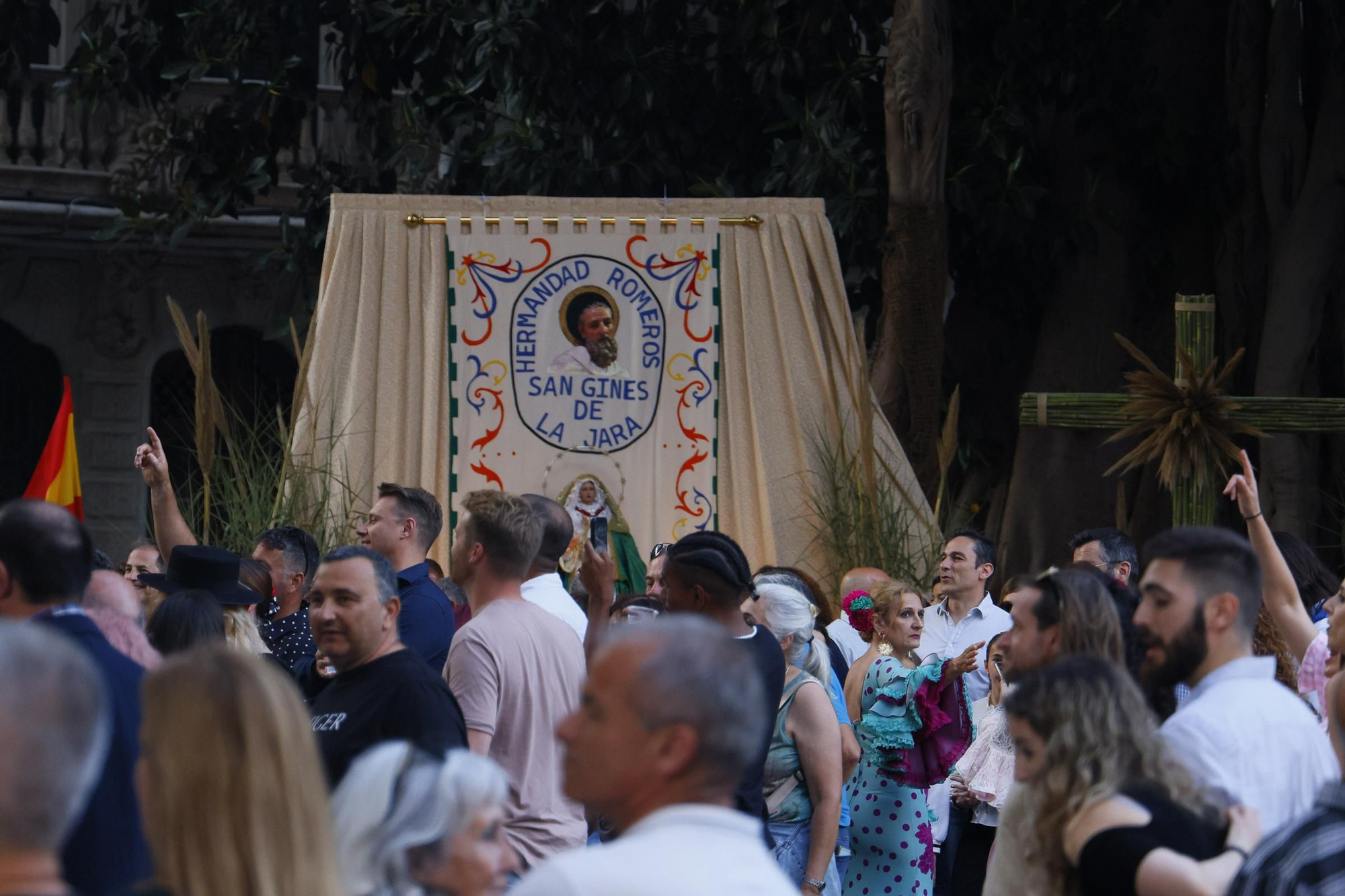Ambiente durante el viernes por la tarde en las Cruces de Mayo de Cartagena