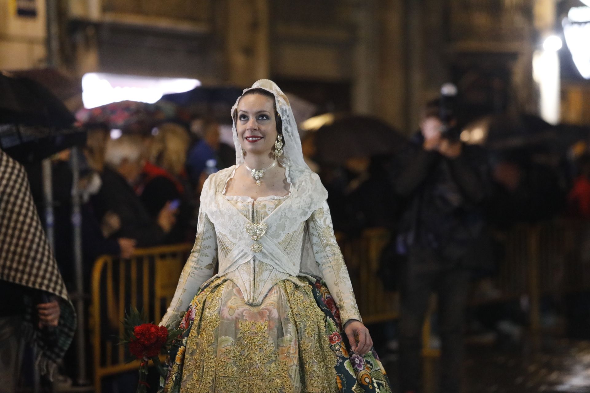 Búscate en el primer día de ofrenda por la calle de la Quart (entre las 19:00 a las 20:00 horas)