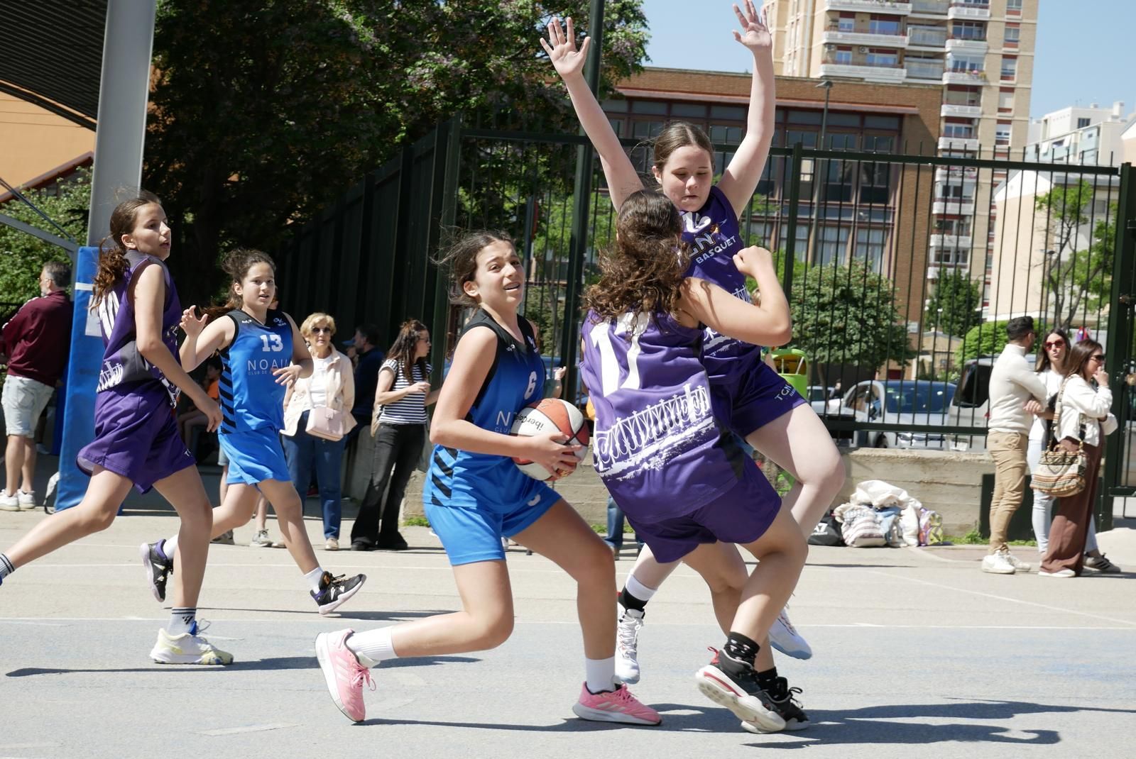 En imágenes | El colegio Doctor Azúa celebra su multitudinario torneo nacional de balonesto