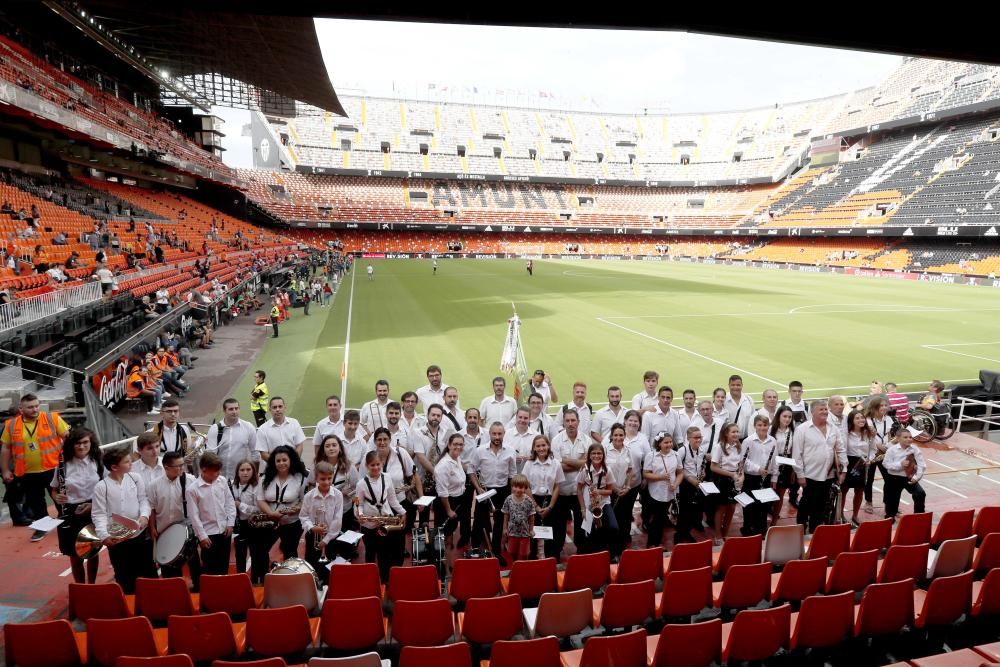 La Societat Musical Santa Cecilia de Fortaleny, en Mestalla