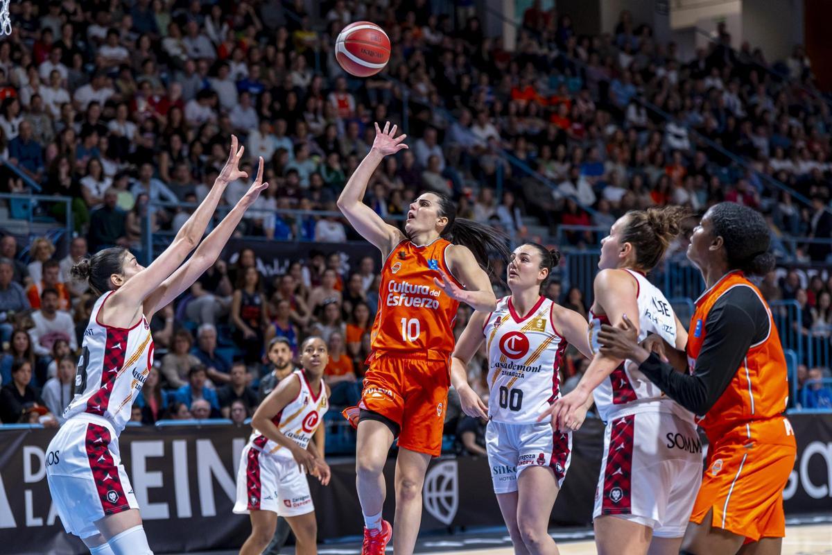 Leticia Romero, espectacular en el final de la primera parte