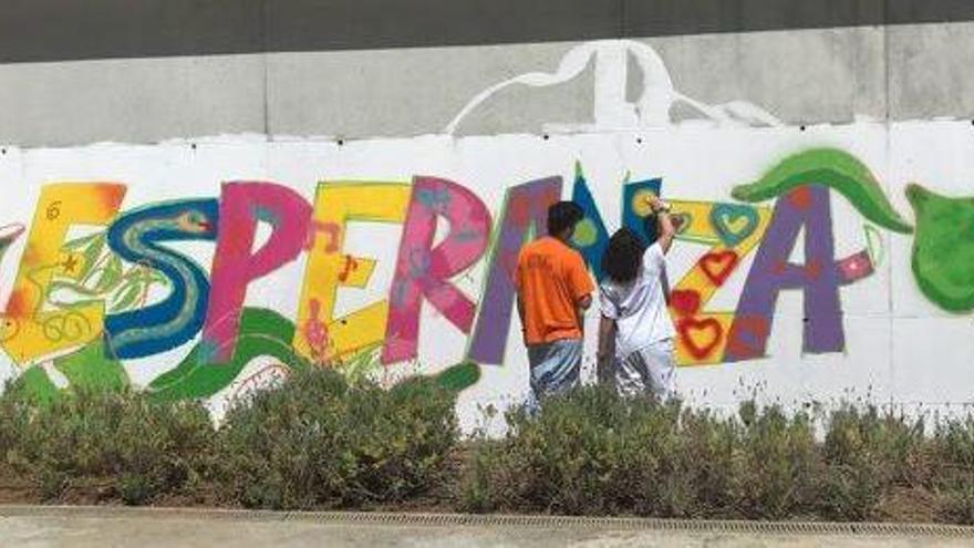 El artista urbano Hosh impartió un taller en el Hospital de día psiquiátrico de Can Misses.