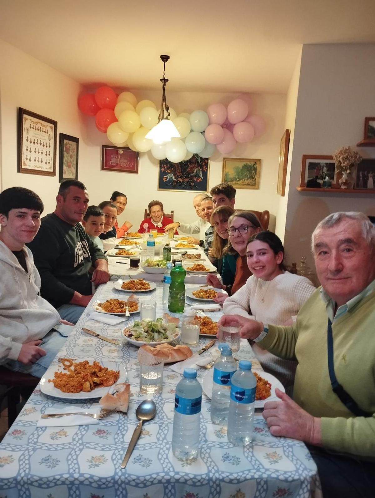 Comida familiar para celebrar los cien años de Juana Ruiz