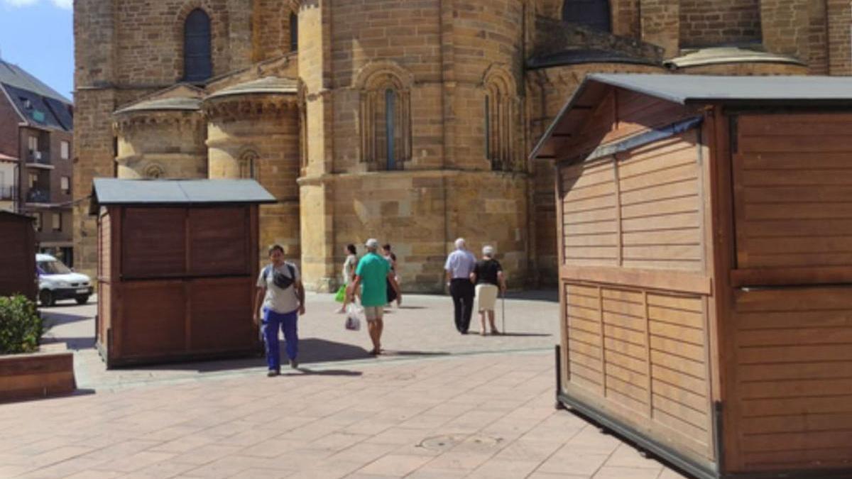 Casetas preparadas para la feria, en Santa María. | E. P.