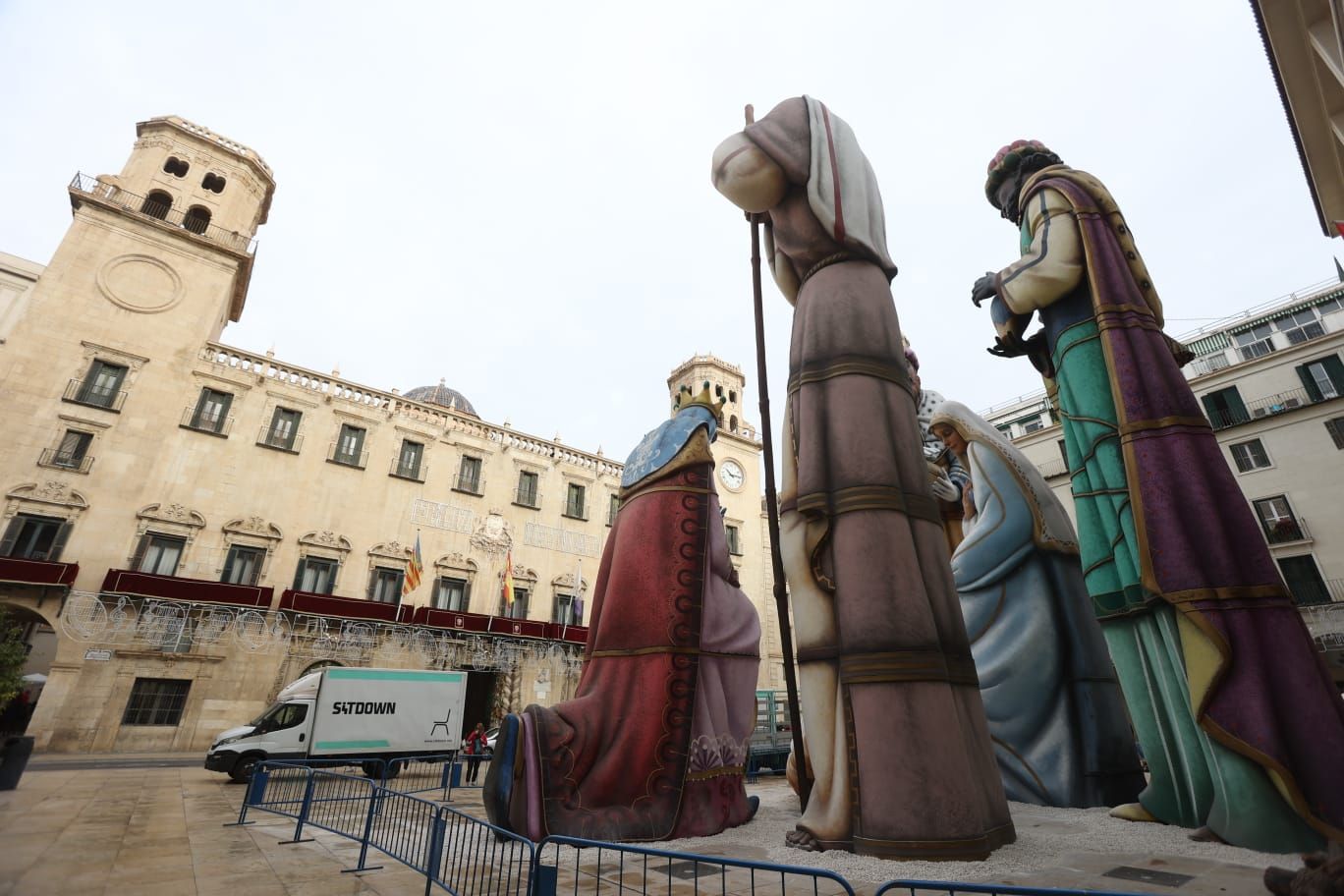 Se armó el Belén en Alicante, así luce el monumental nacimiento en la Plaza del Ayuntamiento