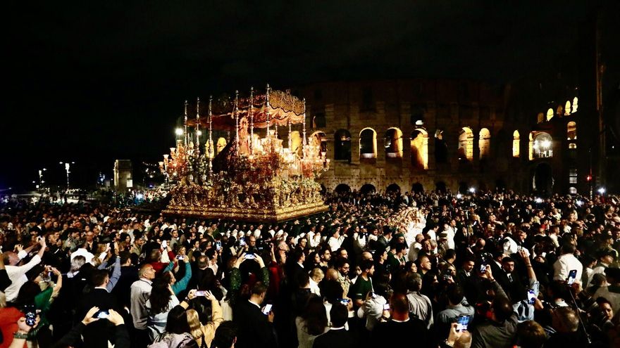 La histórica procesión de la Esperanza en Roma, en un libro