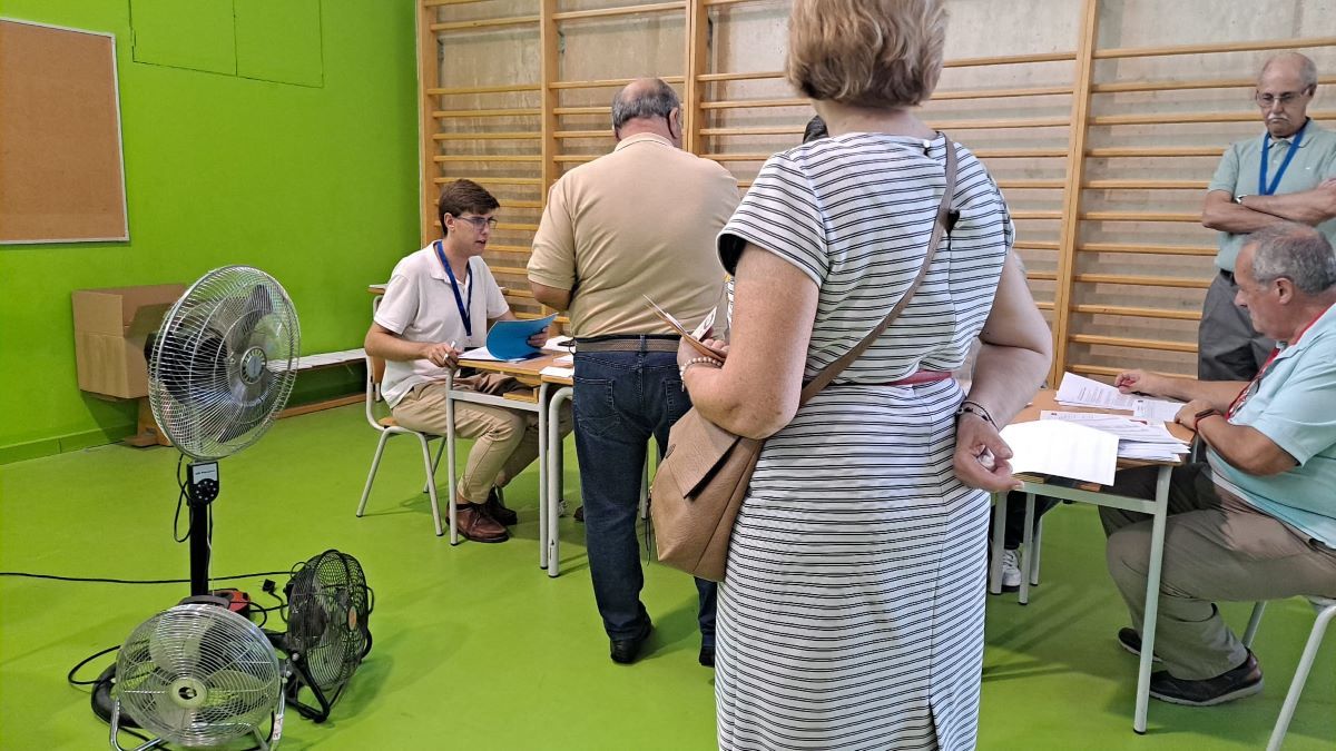 Fotogalería | Así se vive la jornada electoral en Extremadura y España