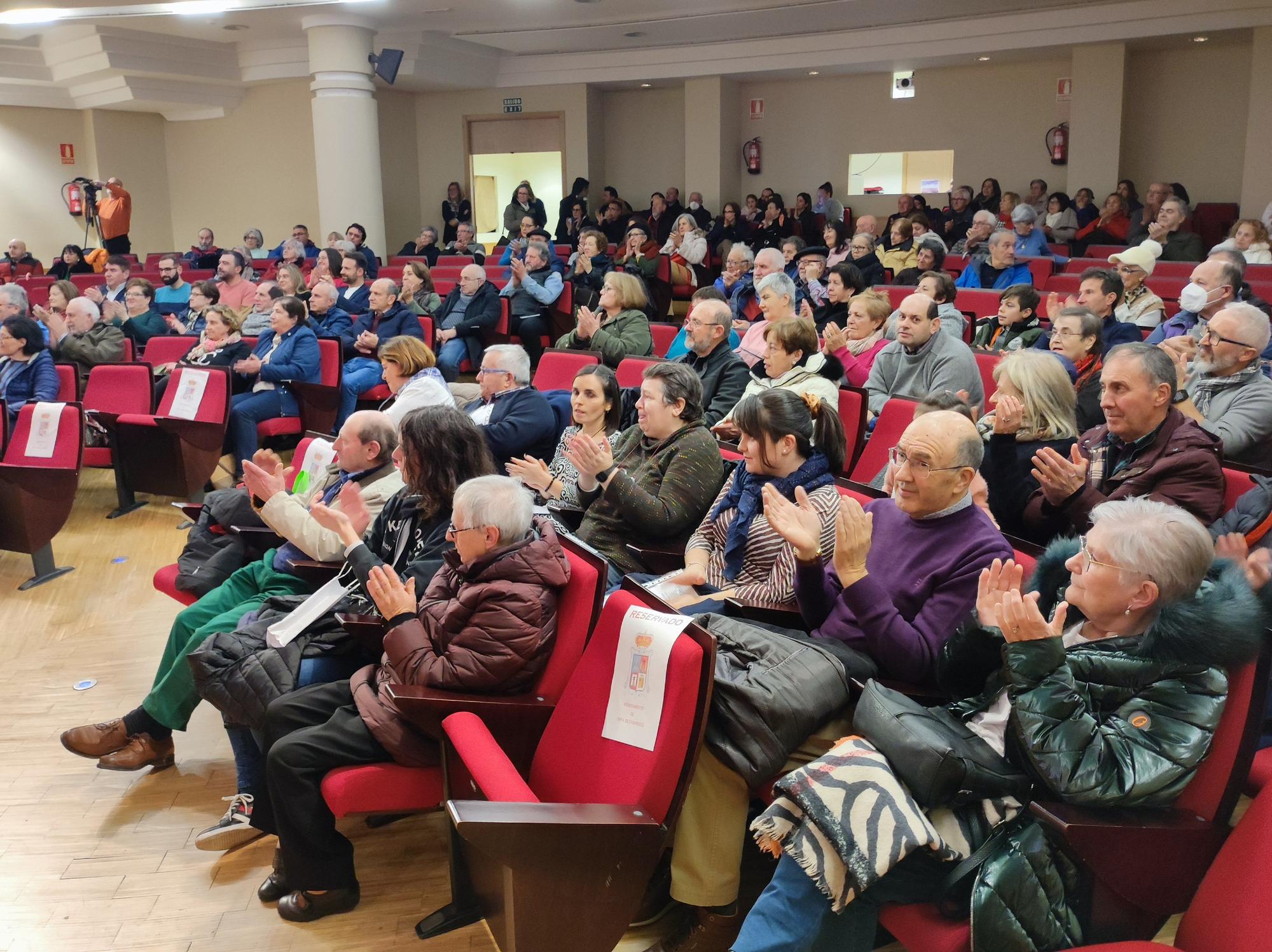 Emotivo homenaje en Tapia al poeta Pepe Suárez Jardón.