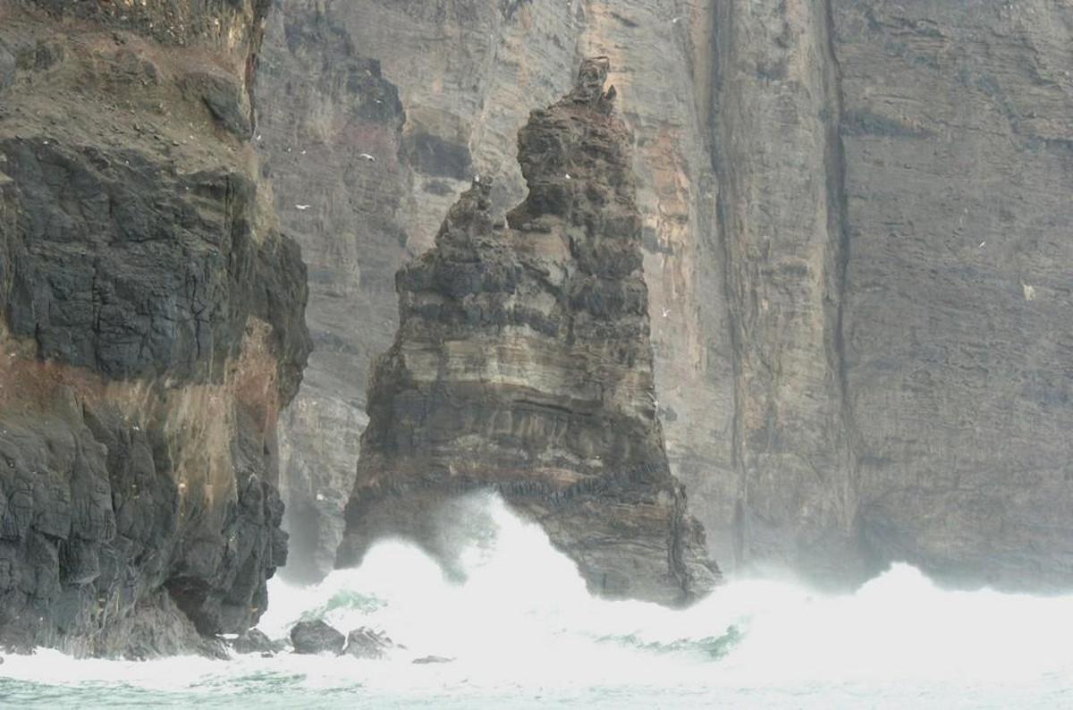 Las rachas de viento parten el Dedo de Dios y provocan apagones Las rachas de viento parten el Dedo de Dios y provocan apagones
