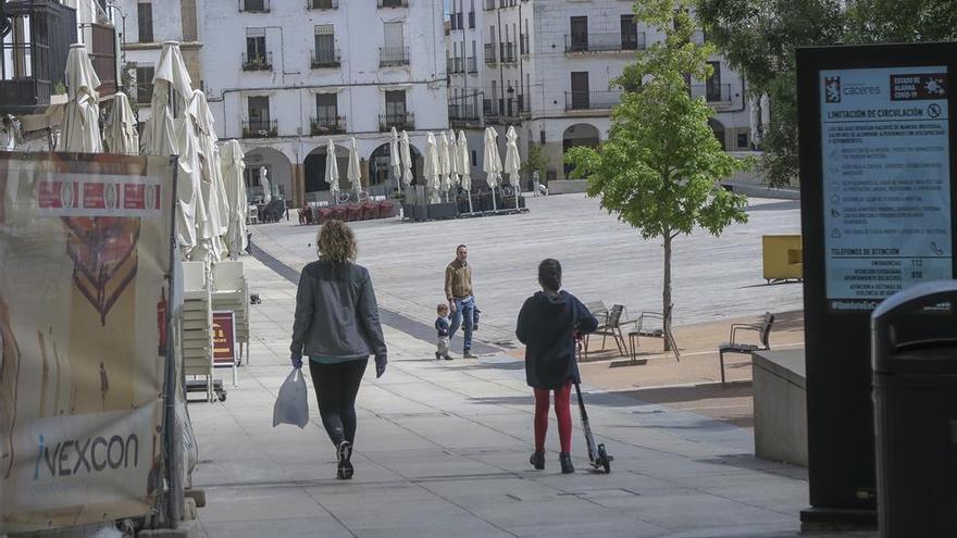 Cáceres roza ya los 300.000 euros de ayudas sociales en solo dos meses