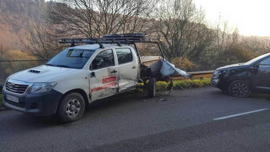 Los vehículos accidentados ayer en el entorno de La Consolación.