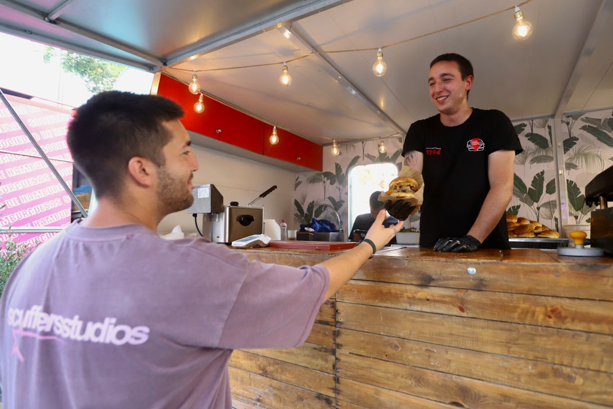 Los cordobeses llenan The Champions Burger